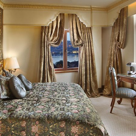 איסטמבול Daru Sultan Hotels Galata מראה חיצוני תמונה A bedroom at the Four Seasons Hotel Istanbul